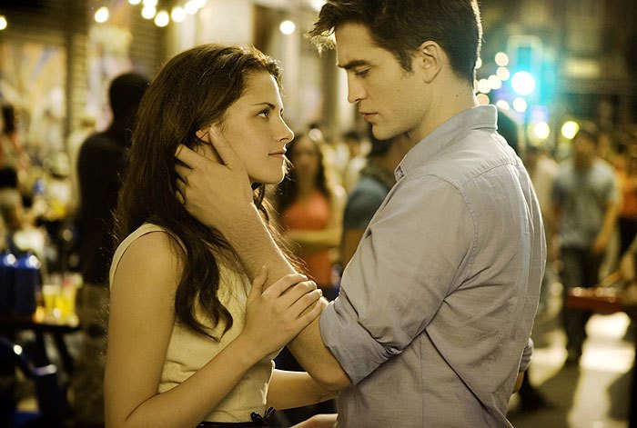 Kristen Stewart si zahrála Bellu Swan ve všech dosavadních dílech filmové ságy Twilight (Stmívání). Hrála tedy i v Twilight sága: Nový měsíc, Twilight sága: Zatmění a Twilight sága: Rozbřesk – 1. část a 2. část
