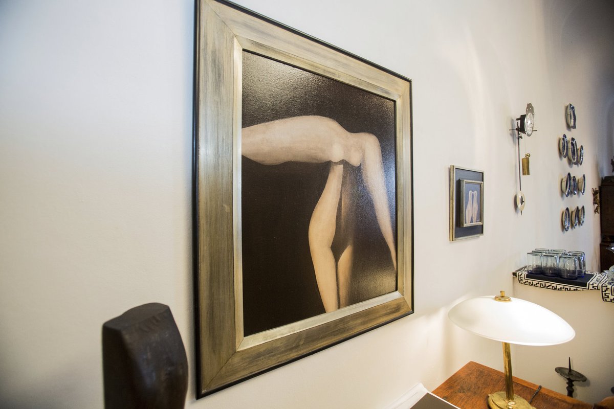 Velké plátno od Kristiana Kodeta evokuje spojení těl.
