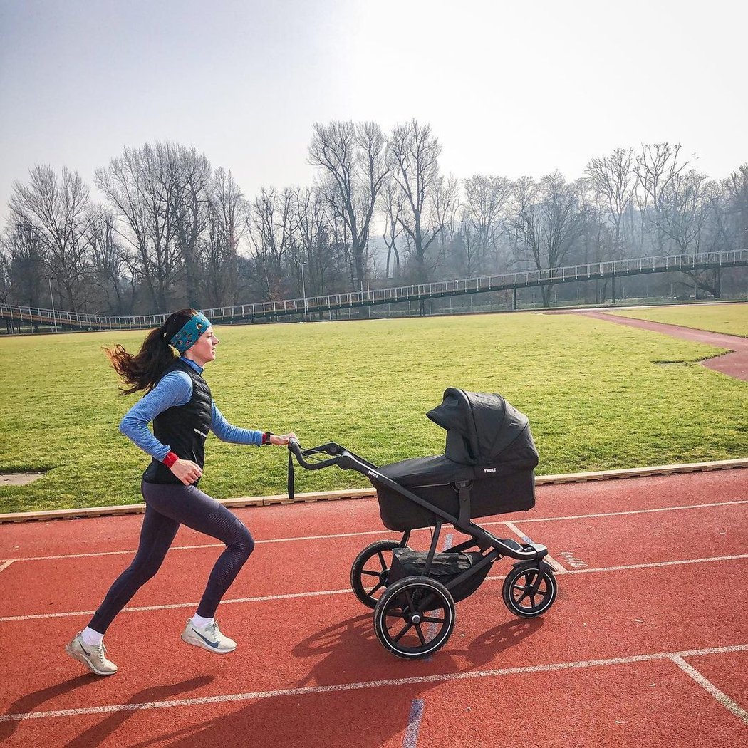 Běžkyně a maminka Kristiina Mäki sní o olympiádě v Tokiu