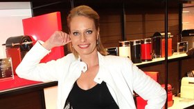 Ambiciózní Kristina Kloubková chce mít v televizi vlastní pořad.