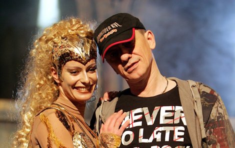 Režisér Libor Vaculík s Kristinou Kloubkovou, která tančí postavu Smrti