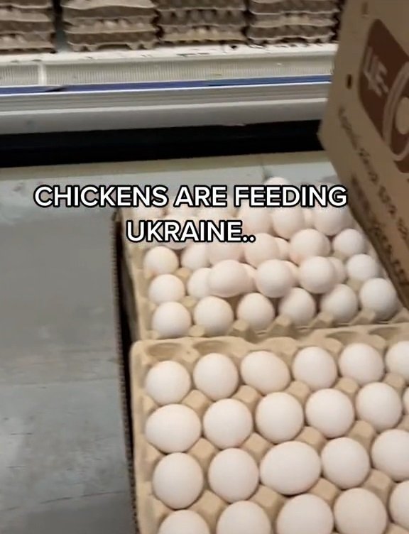 Kristina z Kyjeva ukázala, jak to vypadá v supermarketu za válečného konfliktu. Některé regály zcela prázdné, chleba na příděl a plno vajec!