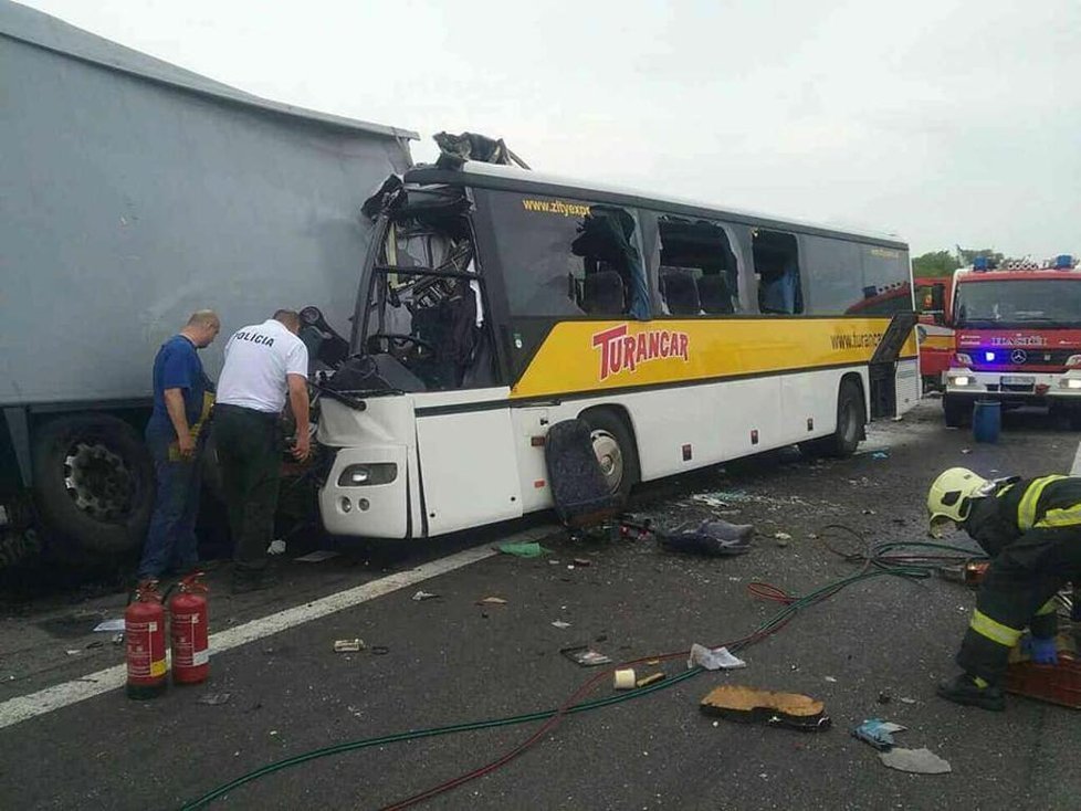 Řidič autobusu dostal 3 roky, odvolal se ke krajskému soudu. Při nehodě zemřel i režisér a spisovatel Krištúfek.