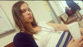 Zničená a těhotná Kristýna Leichtová v čekárně na testy na cukrovku.