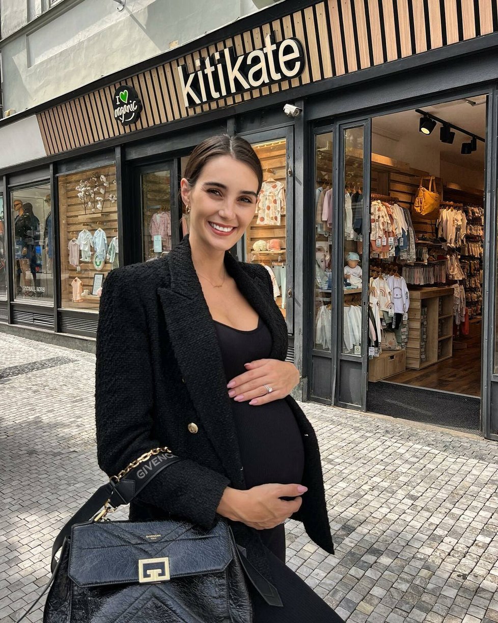 Kristýna Schicková měla termín porodu 1. října, zatím se porod neuskutečnil.