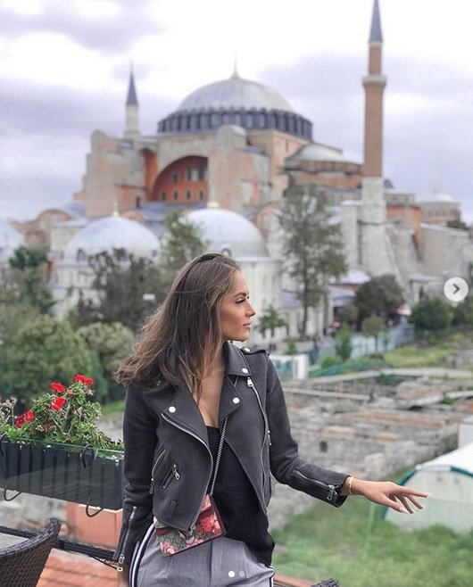 Kristýna vyrazila do Istanbulu vůbec poprvé, napsala svým fanouškům na Instagramu. V restauraci tam utrpěla silné popáleniny