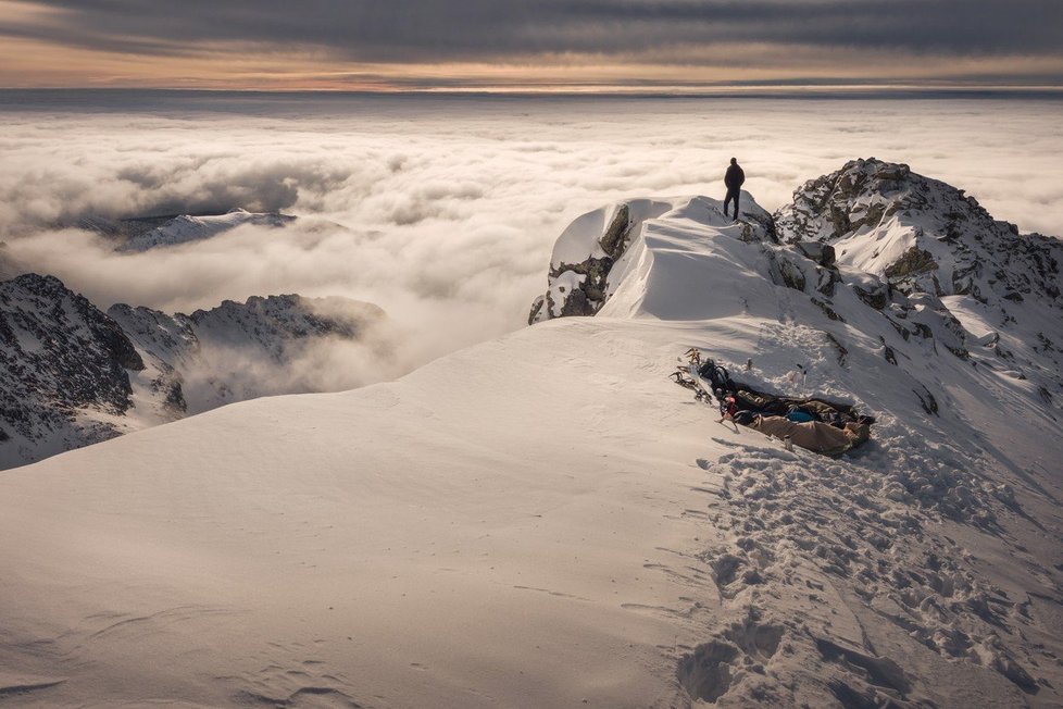 Slovenští dobrodruzi přespali v -20 °C  na vrcholku hory Kriváň.