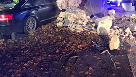 Náraz do kapličky v Křižanově, který je částí města Hrob, řidič audi nepřežil.