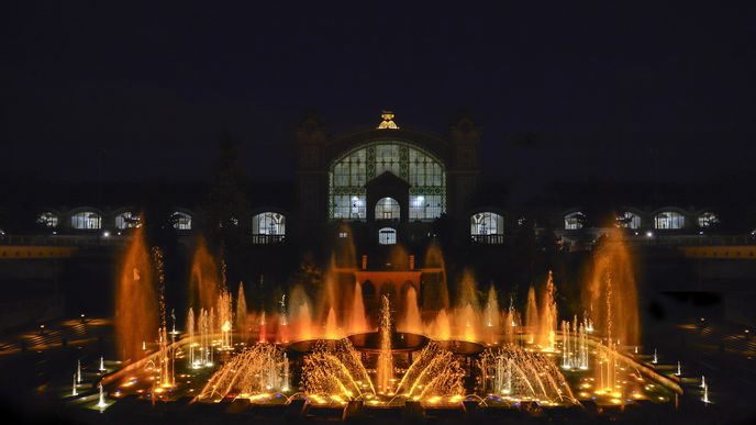 Křižíkova světelná fontána se poprvé rozsvítila 24. května 1891 u příležitosti Jubilejní zemské výstavy.