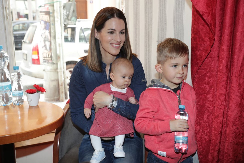 Lucie Křížková s dětmi
