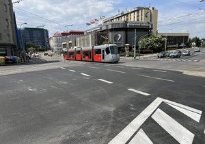 Křižovatka u Olšanského náměstí byla opravena a zprůjezdněna 30. června.