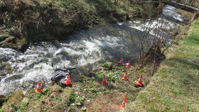 Tragédie v Krkonoších: Mladík sjel v noci na elektrokole do potoka. Nepřežil