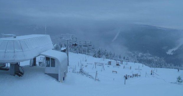 Mrazivé lednové ráno ve skiareálu Špindlerův Mlýn - Medvědín