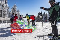 V Krkonoších hrozí ledovka a náledí, varuje horská služba. Pozor i na laviny, sledujte radar Blesku