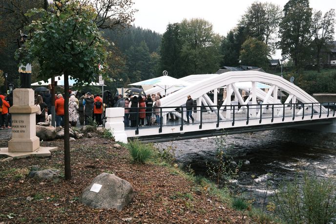 Zástupci města nedávno otevřeli zrekonstruovaný ikonický Bílý most. Zástupci města nedávno otevřeli zrekonstruovaný ikonický Bílý most.
