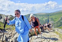 Expert o „návalech“ turistů na Sněžku: Lidi, berte rozum do hrsti. Česko je pestřejší