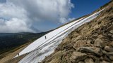 Sníh se nechce Česka pustit: V Krkonoších stále leží bílá peřina