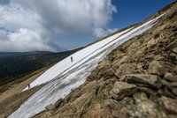 Sníh se nechce Česka pustit: V Krkonoších stále leží bílá peřina