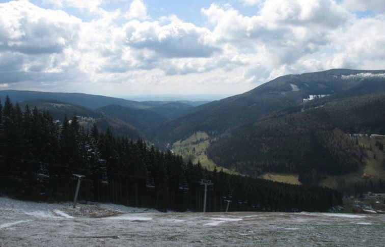 Teploty v Krkonoších během noci spadly pod nulu, na Sněžce v neděli dopoledne bylo minus sedm stupňů