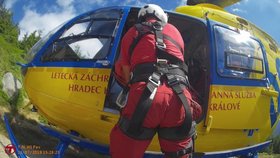 Dramatická záchrana v Krkonoších: Turista zkolaboval a vážně si poranil hlavu