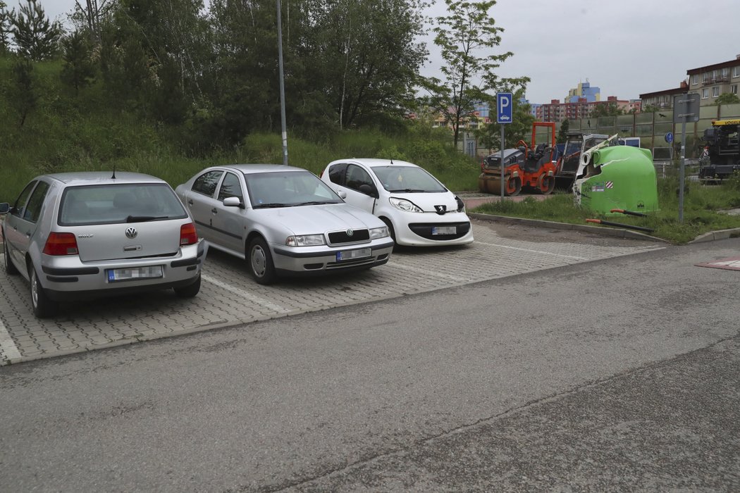 Land Rover Michaela Krmenčíka za sebou o pondělní noci nechal