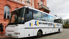 Dar Krnova, školní autobus pro ukrajinské děti, už je náležitě označen a polepen.