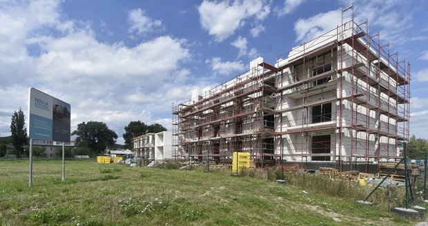 Zbývalého vojenského areálu bude v Krnově nová luxusní bytová čtvrť.