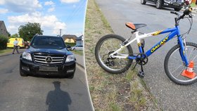 Podnikatel v luxusním mercedesu srazil v Krnově dva malé chlapce na kole
