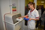 Krnovská nemocnice zavádí v Česku unikátní potrubní poštu. Trubky jsou tenčí, vzorky sviští bez obalů, systém je plně digitální a rychlý.