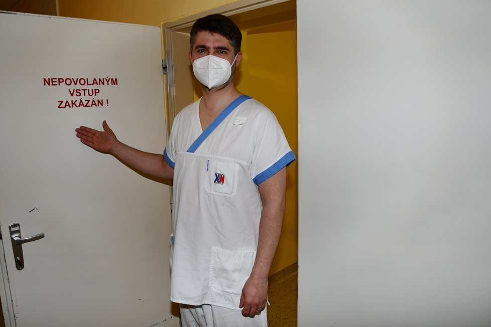 Radiologický asistent SZZ Krnov Jan Migulski si jako první všiml zloděje.