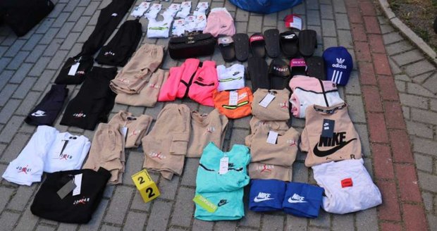 Podvodnice z Krnovska nabízela na internetu oblečení světových značek, šlo o nekvalitní napodobeniny.