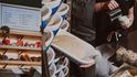 KRO BAKERY- První den se založí kvas, druhý den se chléb dá odpočinout a třetí den se peče. KRO BAKERY- První den se založí kvas, druhý den se chléb dá odpočinout a třetí den se peče.