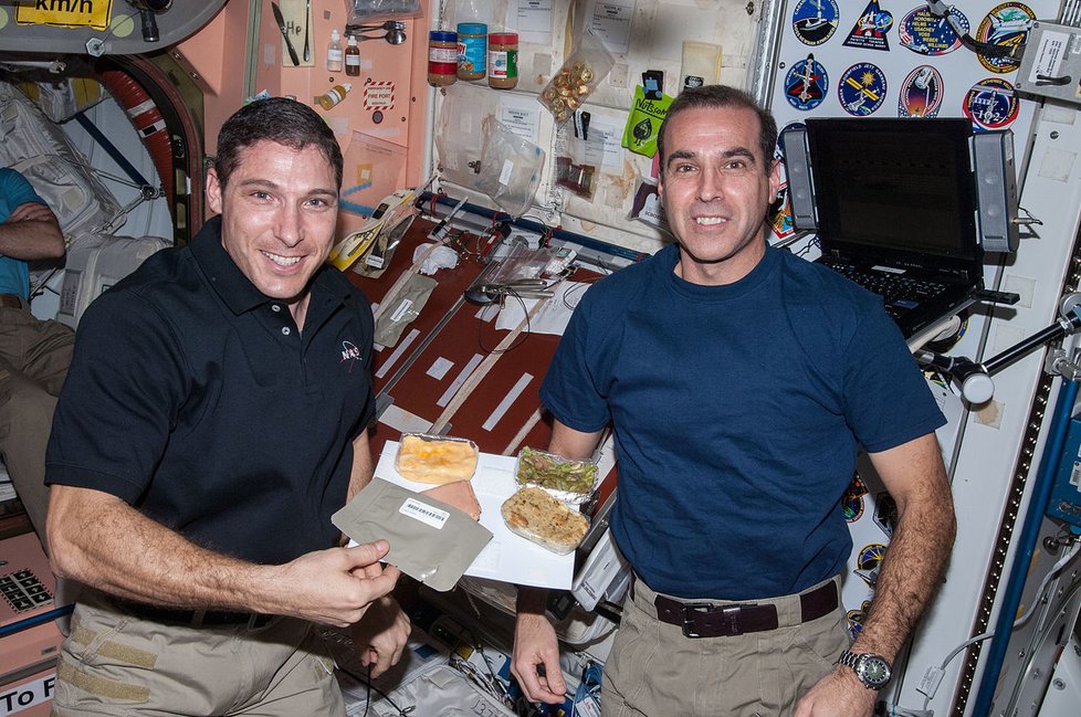 Hostina na Mezinárodní vesmírné stanici: Michael Hopkins a Rick Mastracchio z Expedice 38.