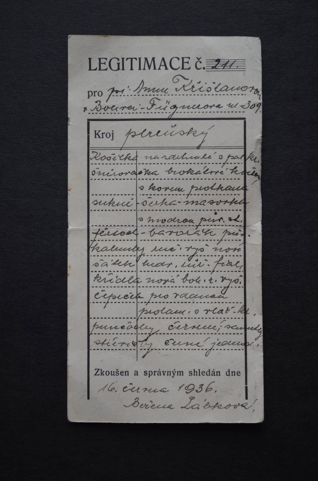 Legitimace lidového kroje Anny Křišťanové z roku 1936, která potvrzuje, že kroj má všechny náležitosti.