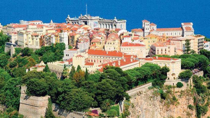 Kromě knížecího paláce tu najdete i katedrálu svatého Mikuláše nebo nepřehlédnutelné Oceánografické muzeum, jež se tyčí na útesu nad mořem.