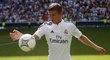 Německý záložník Toni Kroos byl oficiálně představen fanouškům a veřejnosti jako nová posila Realu Madrid.