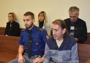 Štěpán Krop (53) si od krajského soudu v Ostravě vyslechl rozsudek 10 let. Letos v Třinci se pokusil upálit pár bezdomovců.