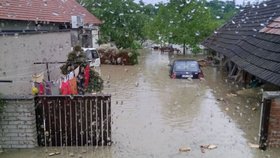 I o víkendu hrozí bouřky, přívalové deště a kroupy.