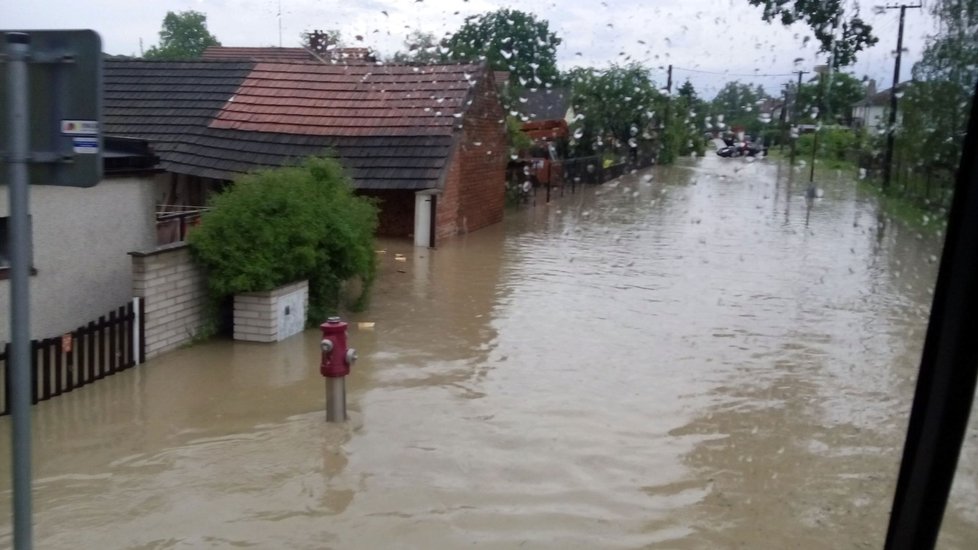 Takovouhle spoušť napáchaly bouřky v sobotu.