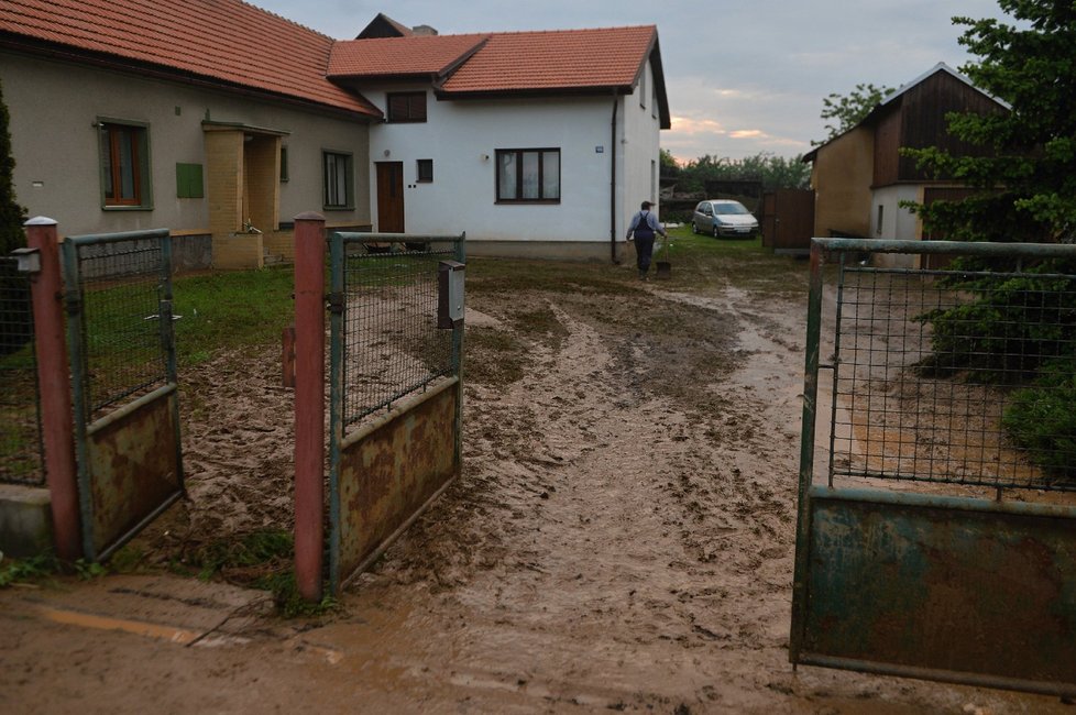 Bouřky způsobily škody za stovky milionů korun.