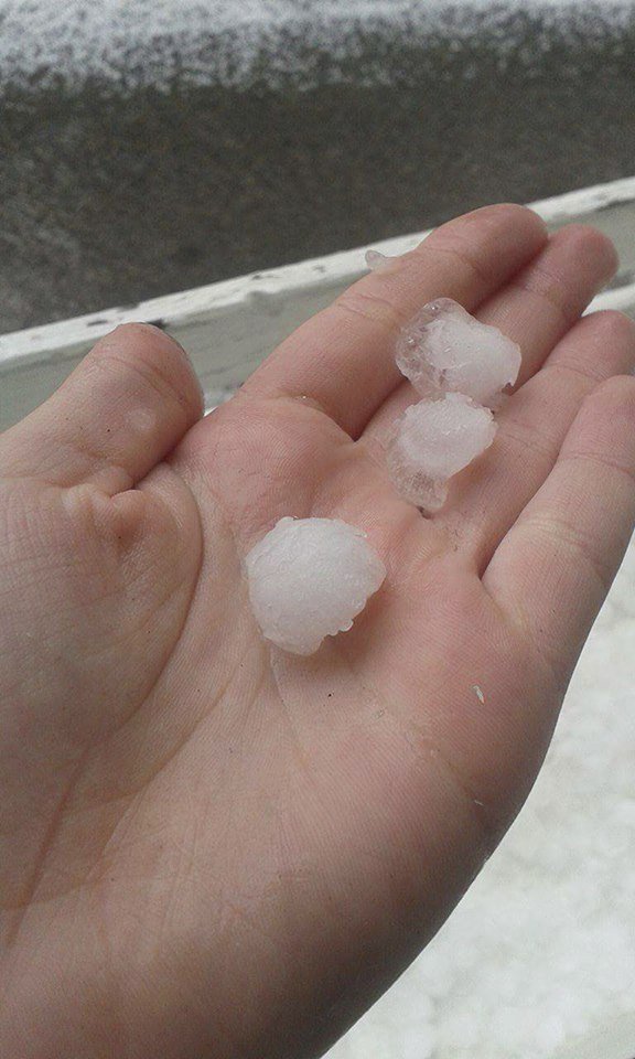 Meteorologové varují před silnými bouřkami a krupobitím.