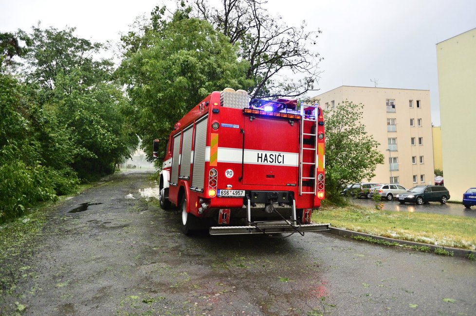 Ve středních Čechách řádily bouřky.