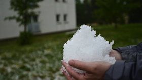 Nadílka krup v Hořovicích na Berounsku