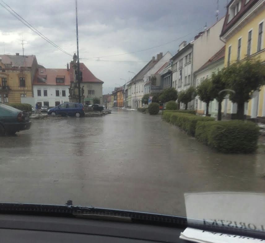 Průtrž mračen v Libochovicích na Litoměřicku