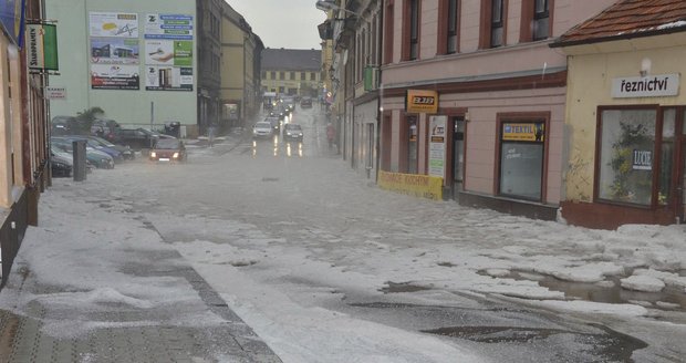 Nadílka krup v Hořovicích na Berounsku