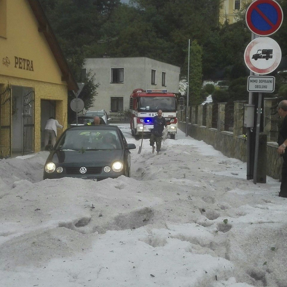 Nadílka krupobití v Hořovicích