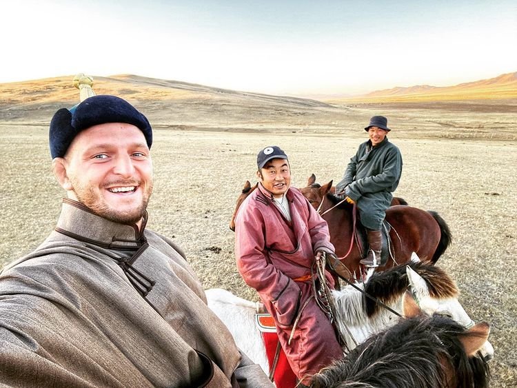 Eva přiznala, že když její manžel není doma, musí u ní občas přespávat sestra. Lukáš Krpálek zrovna v těchto dnech přidal na sociální sítě fotky z Mongolska.