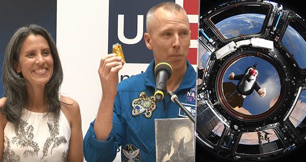 Astronaut NASA a milovník Krtečka je v Česku. Co trápí jeho krásnou ženu?