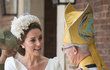 Vévodkyně Kate s Louisem v náručí mluvila s arcibiskupem