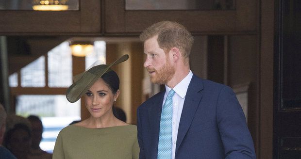Princ Harry s vévodkyní Meghan na křtinách prince Louise.